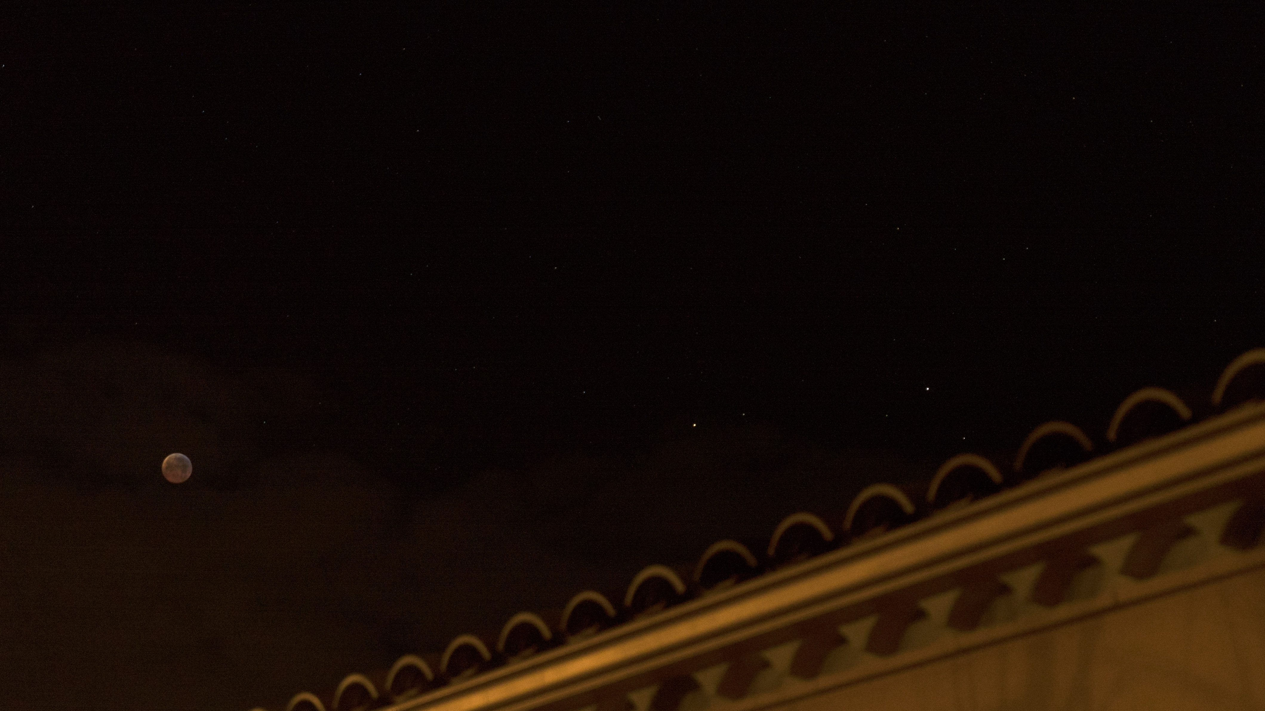 eclipse 21 jan 2019 avec castor pollux.jpg