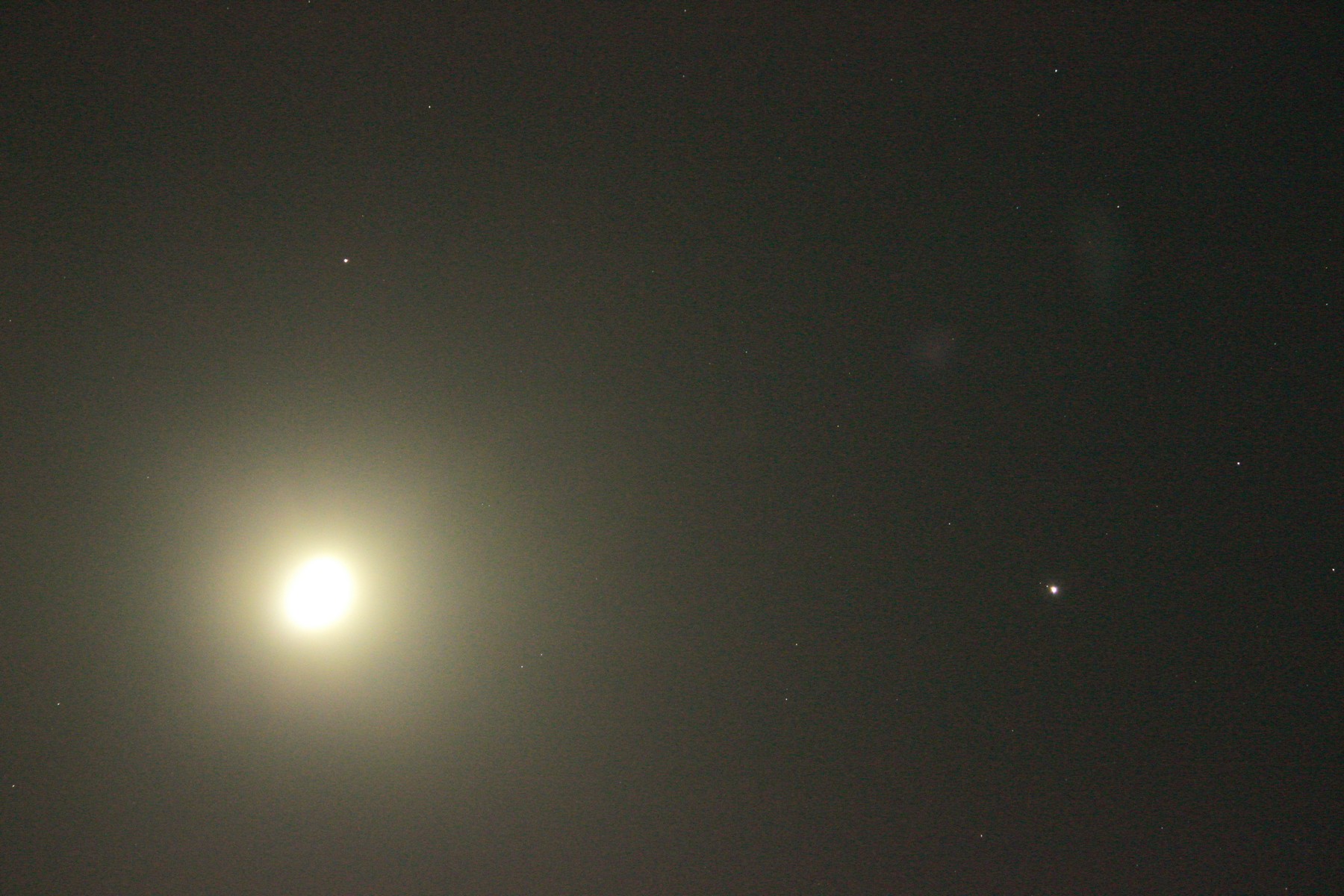 IMG_2343_lune, jupiter et saturne en triangle.jpg