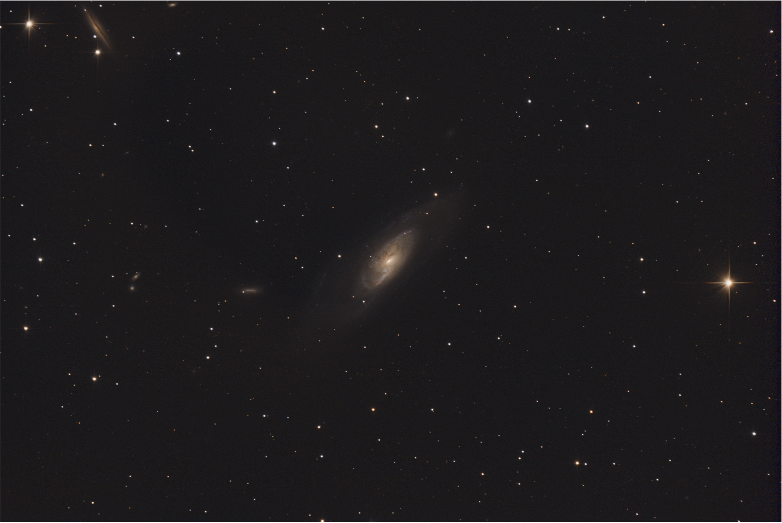 Galaxie M106.PNG
